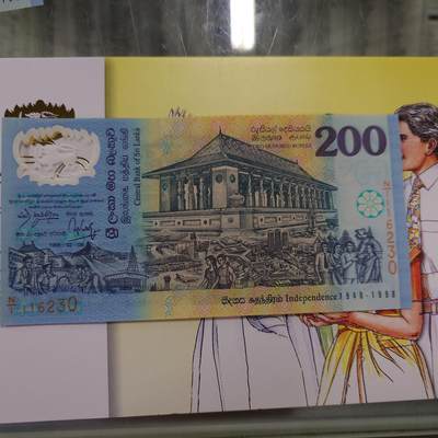 世界钱币～微拍第192期暨2025年第31期  少量新品+库存一起 1998年斯里兰卡200卢比 塑料纪念钞N1冠橙字 全新绝品无47尾号230 原装册