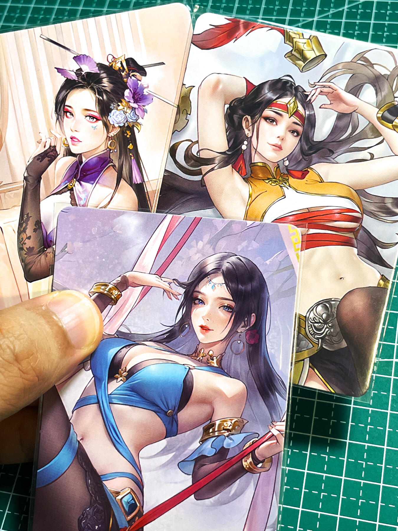显眼宝24期 个人精选 墨卡文创   古风人物系列   横板古风人物 6张  折光彩闪工艺   大卡尺寸63*88