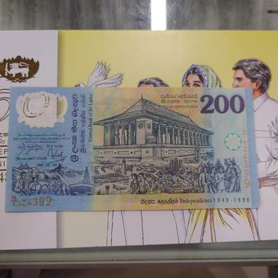 世界钱币～微拍第192期暨2025年第31期  少量新品+库存一起 1998年斯里兰卡200卢比 塑料纪念钞N1冠橙字 全新绝品带4尾号399 原装册