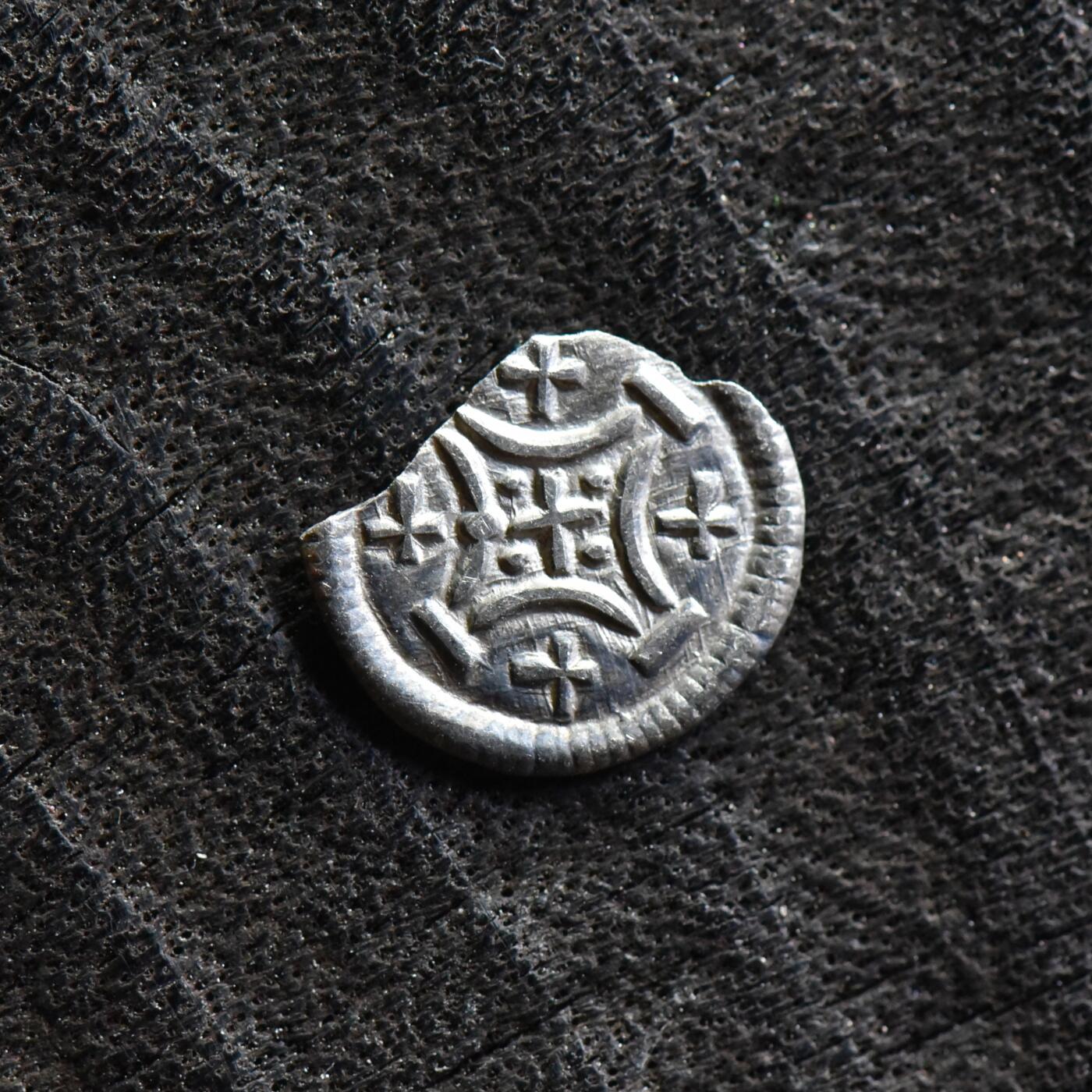 【良泉】【直播场】第三十五期，172组 银器、银饰、西方古代钱币专场，8月7日晚19.30点开拍！ 【少见】公元1172-1196年【中世纪】匈牙利，阿尔帕德王朝国王——贝拉三世 第纳尔【微型】银币，0.14克