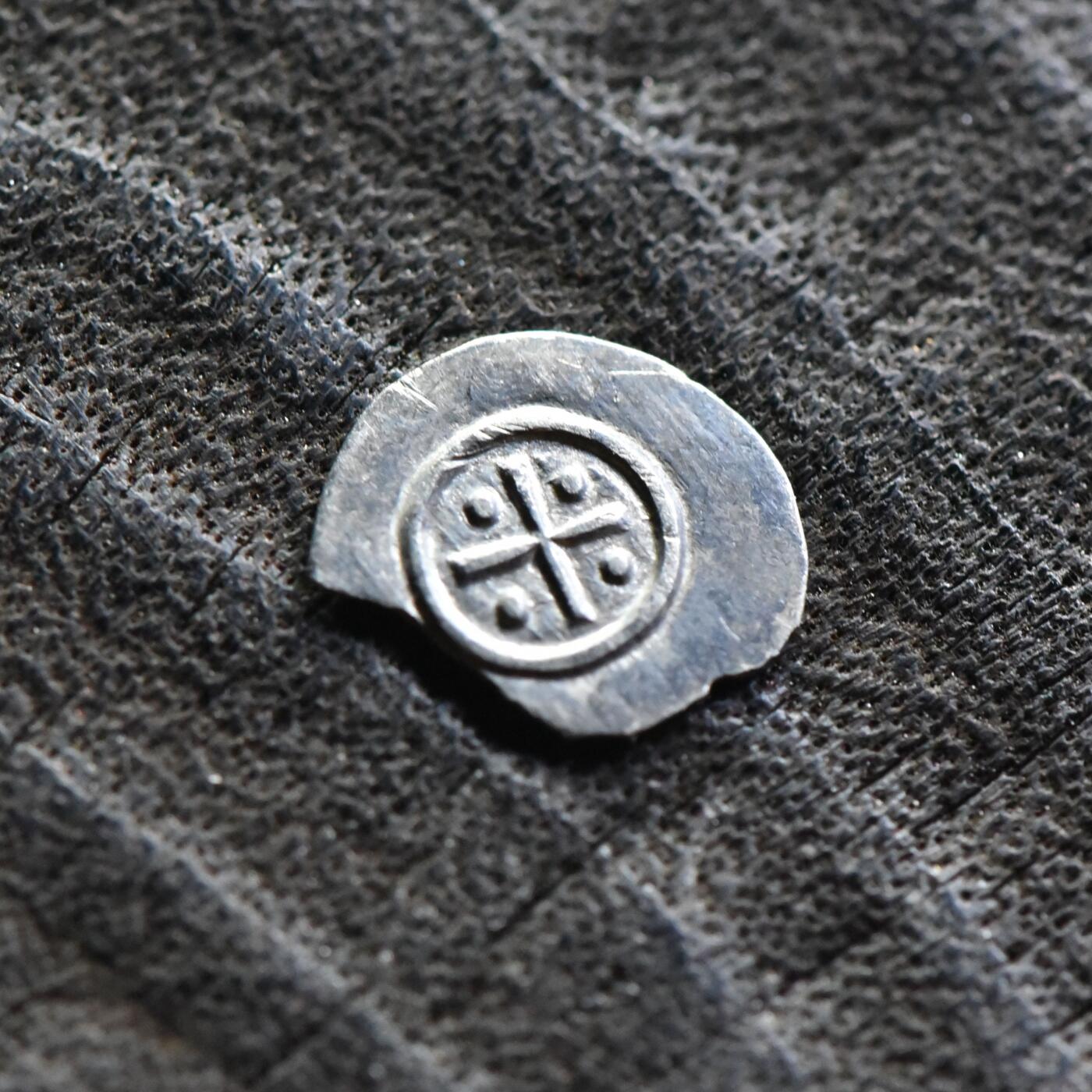 【良泉】【直播场】第三十五期，172组 银器、银饰、西方古代钱币专场，8月7日晚19.30点开拍！ 【少见】公元1172-1196年【中世纪】匈牙利，阿尔帕德王朝国王——贝拉三世 第纳尔【微型】银币，0.14克