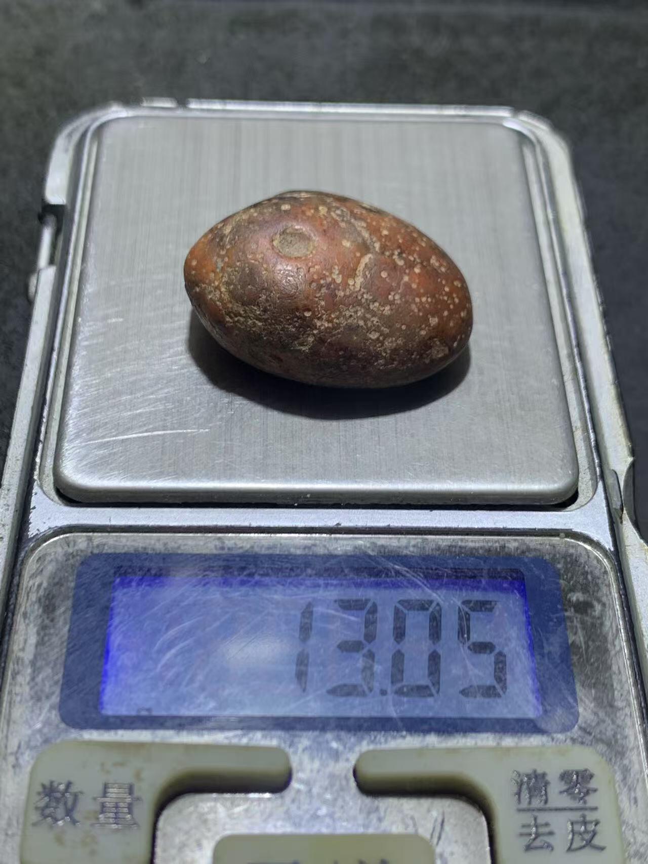 精美红皮原皮南红玛瑙原石一颗，