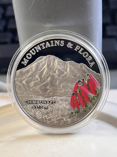 第167期拍卖【长期征集拍品】 - 帕劳2012年钦博拉索山植物花彩色纪念银币，20克，925银，发行量2500枚，塑料盒有破，边缘有破
