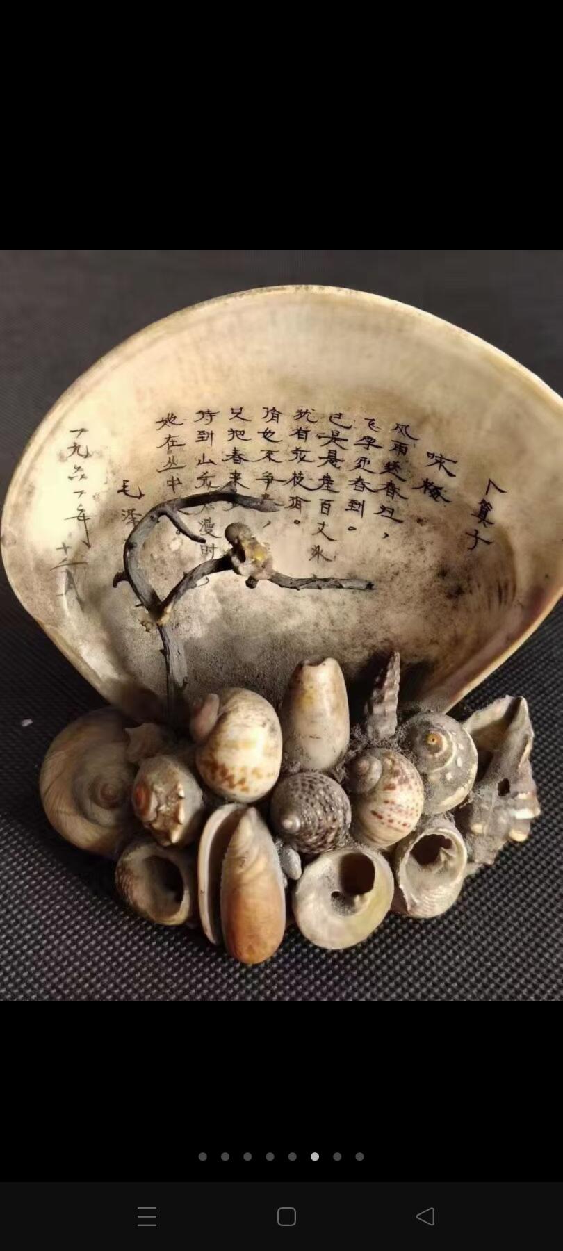 清代釉里红象腿瓶，高31厘米左右，画工精美，釉色漂亮。瓶身绘制人物故事图案，红白对比鲜明。胎质细腻，釉面光洁。有纹，无磕，不影响整体美感。适合收藏或装饰