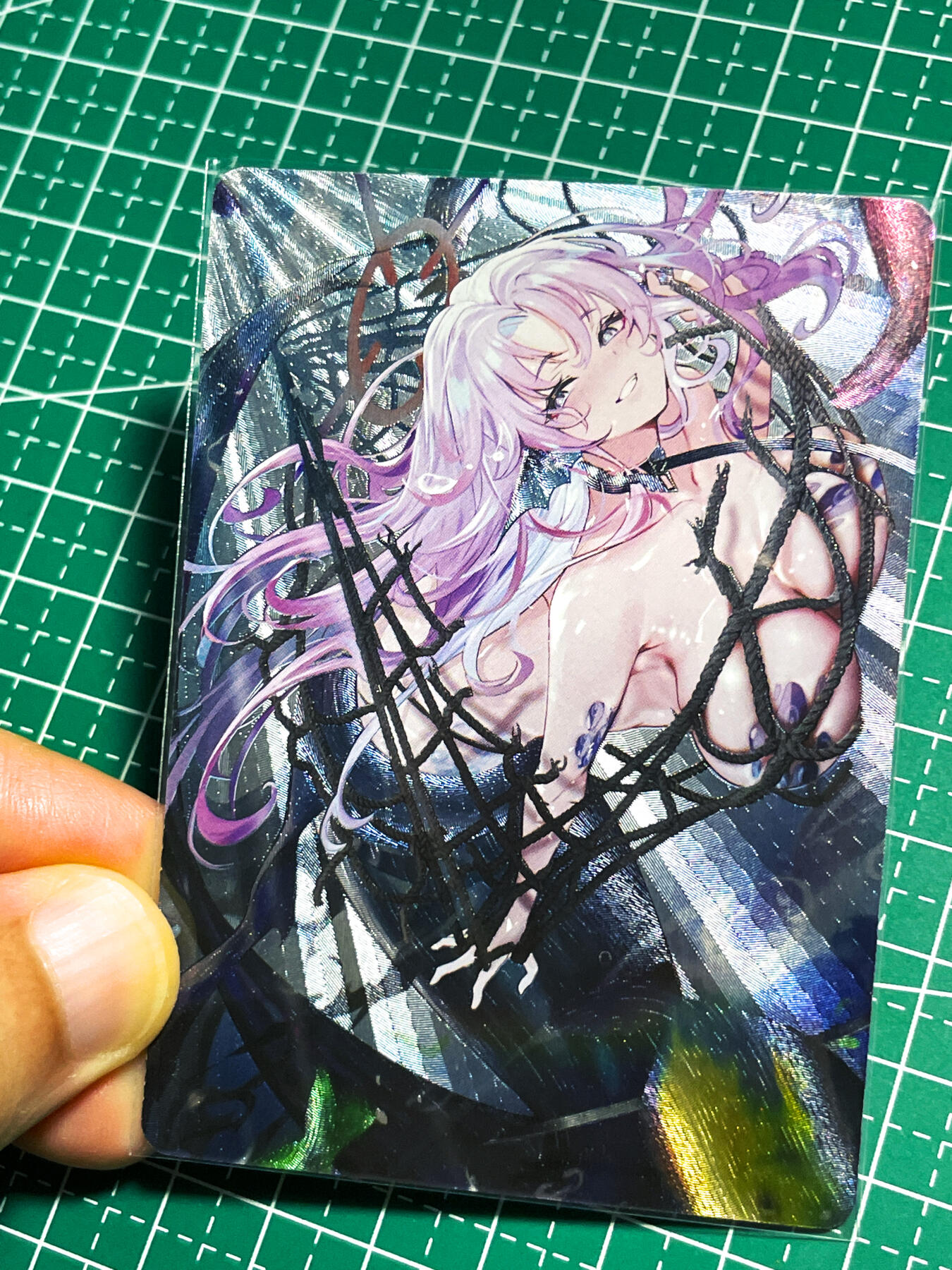 显眼宝24期 个人精选 五月卡牌   碧蓝美女线描系列  不知名  1张   粗闪精扣工艺   大卡尺寸63*88  14号