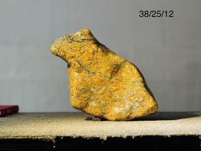 竹叶石案赏，满黄菊纹 形似神兽…… 文房茶室雅置 竹叶石案赏，满黄菊纹 形似神兽…… 文房茶室雅置