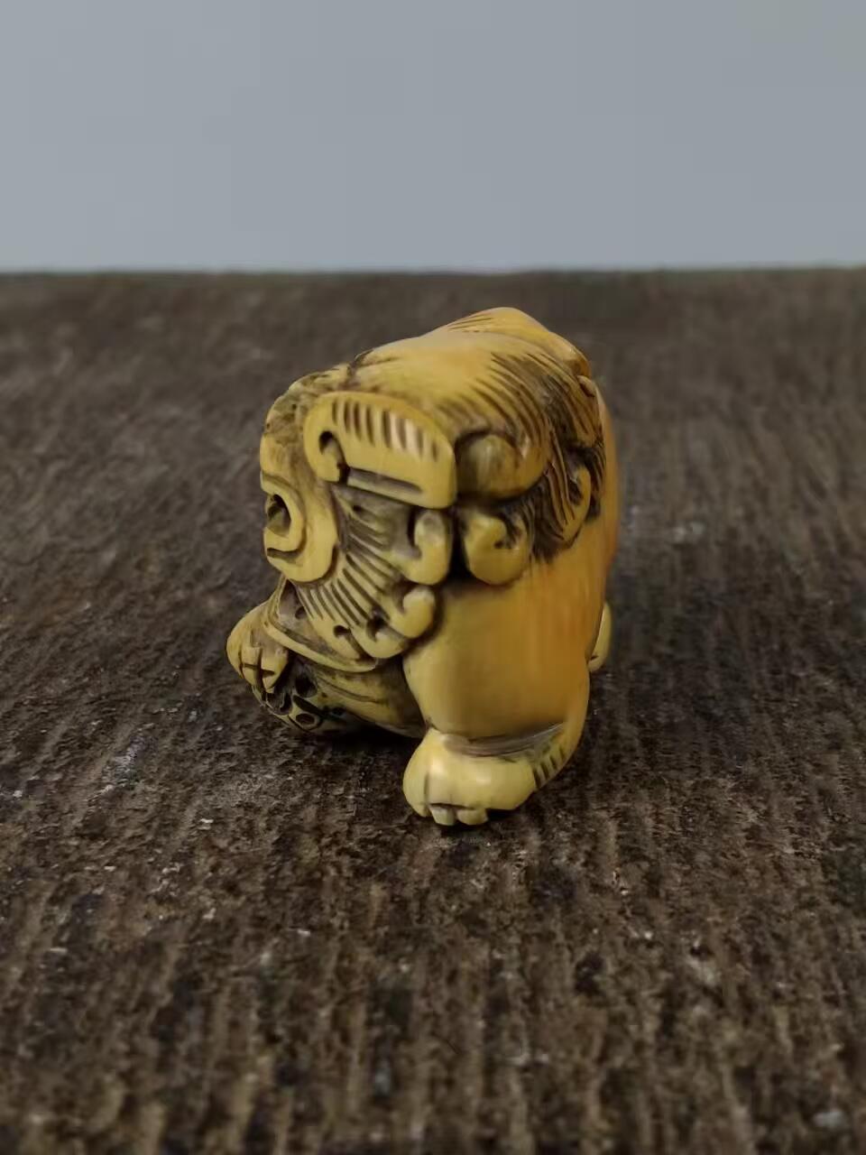 旧藏  【狮子滚绣球】牙，雕刻精美、栩栩如生，材质纹理清晰，