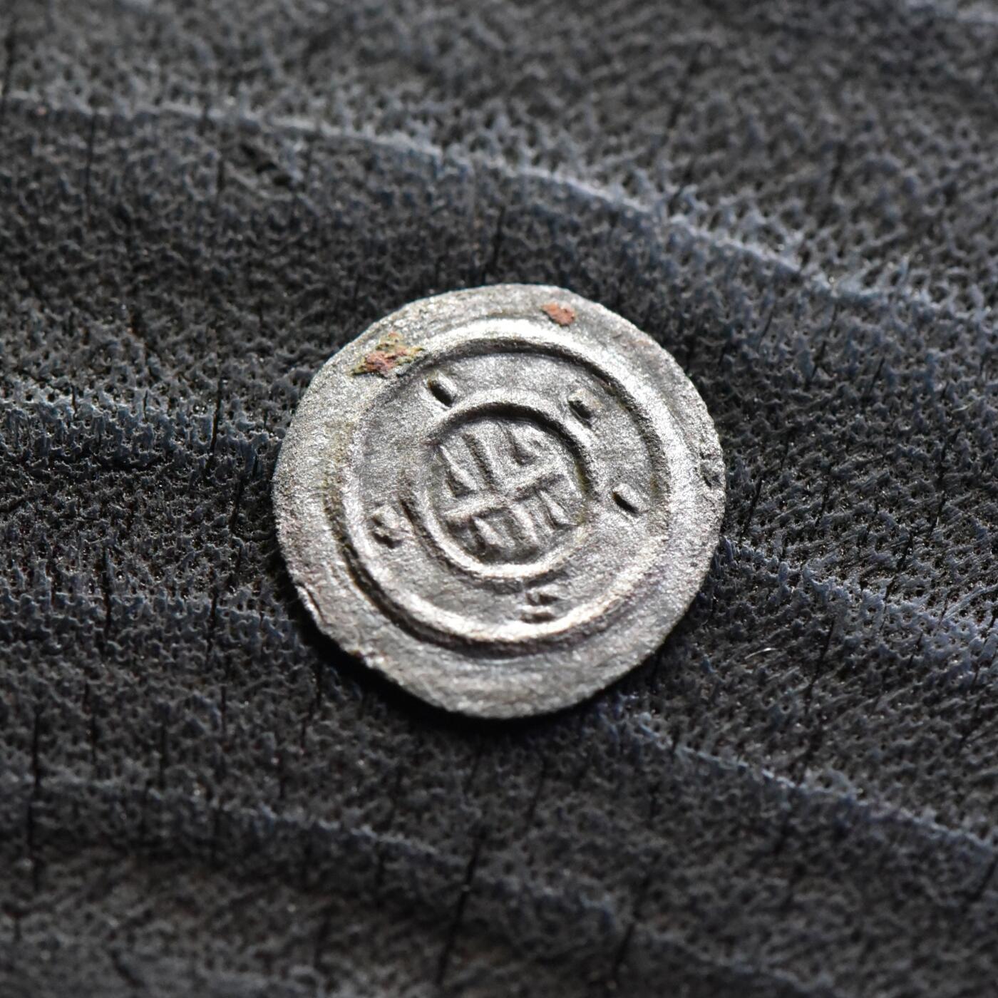 【良泉】【直播场】第三十五期，172组 银器、银饰、西方古代钱币专场，8月7日晚19.30点开拍！ 【极美品】公元1131-1141年【中世纪】匈牙利，阿尔帕德王朝国王——贝拉二世 第纳尔【微型】银币，0.25克
