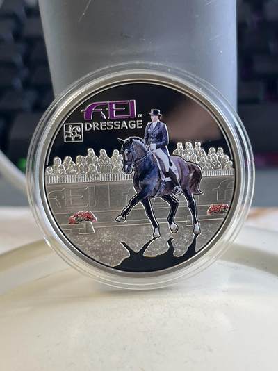第167期拍卖【长期征集拍品】 - 安道尔2013年FEI马术世界杯比赛20克精制彩色纪念银币2,925银，发行量2000枚