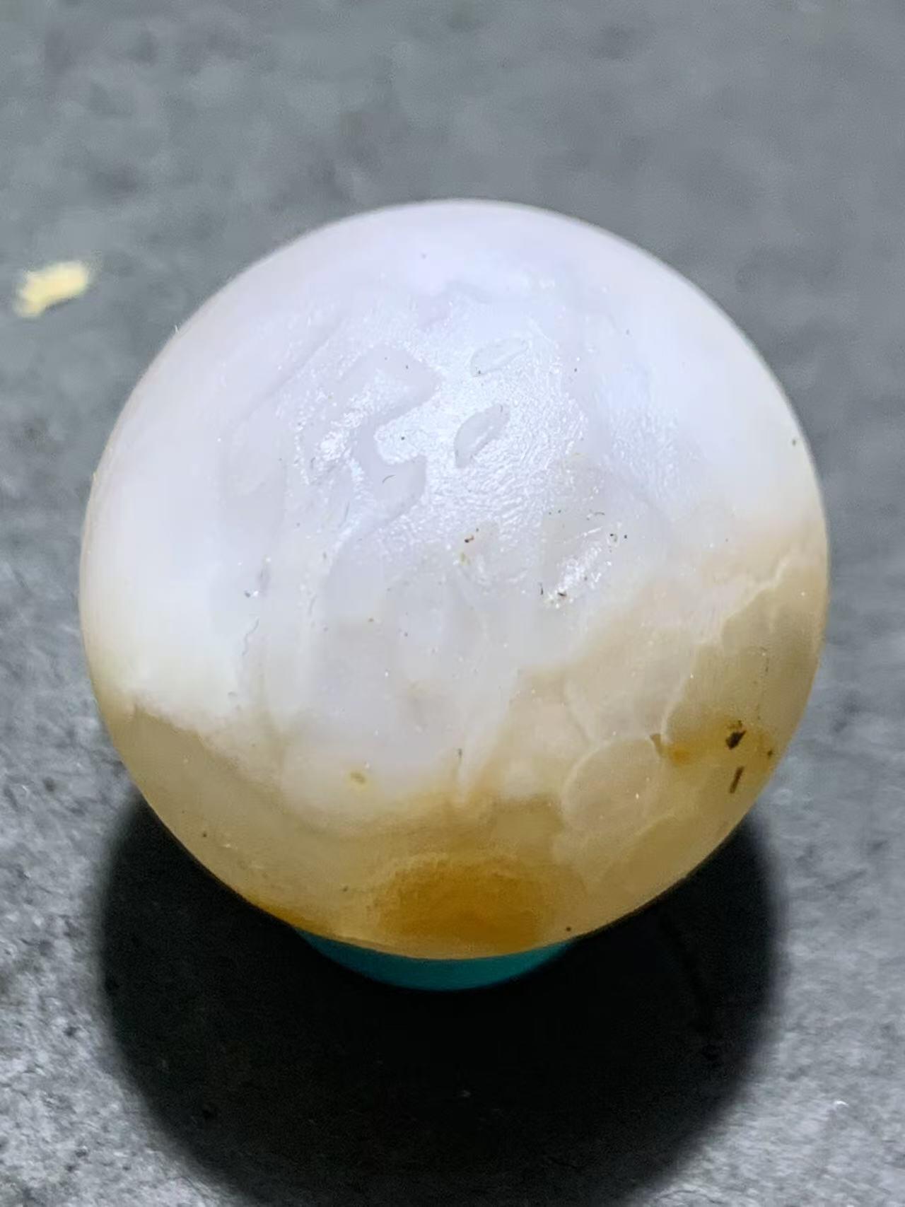 精美亚光冰飘战国红玛瑙手工雕刻佛字万字符珠一颗！