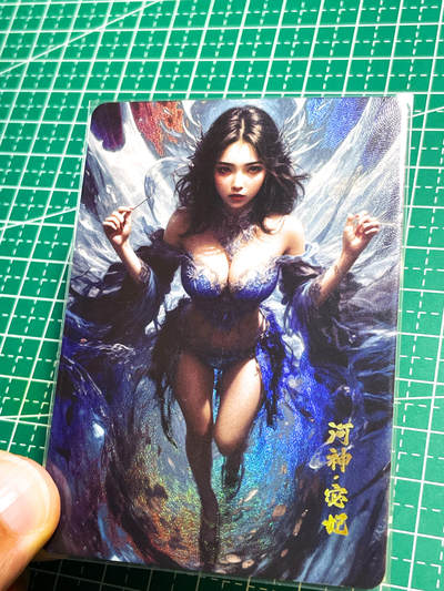 显眼宝24期 个人精选 - 狐狸卡卡   华夏女神系列  河神  共1张  折彩彩闪工艺 大卡尺寸63*88