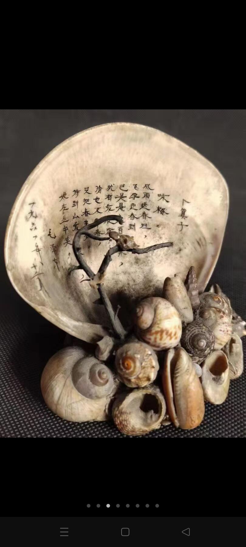 清代釉里红象腿瓶，高31厘米左右，画工精美，釉色漂亮。瓶身绘制人物故事图案，红白对比鲜明。胎质细腻，釉面光洁。有纹，无磕，不影响整体美感。适合收藏或装饰
