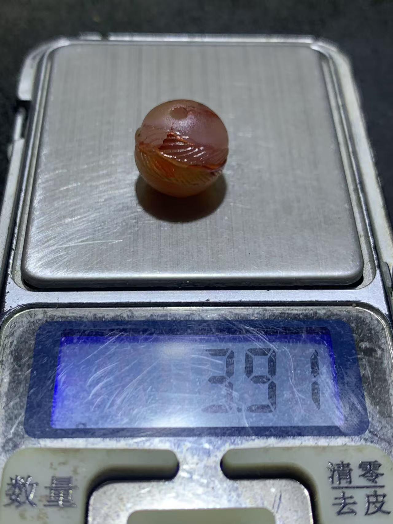精美罕见亚光高玉化冻料北漂战国红玛瑙手工雕刻羽毛珠一颗！