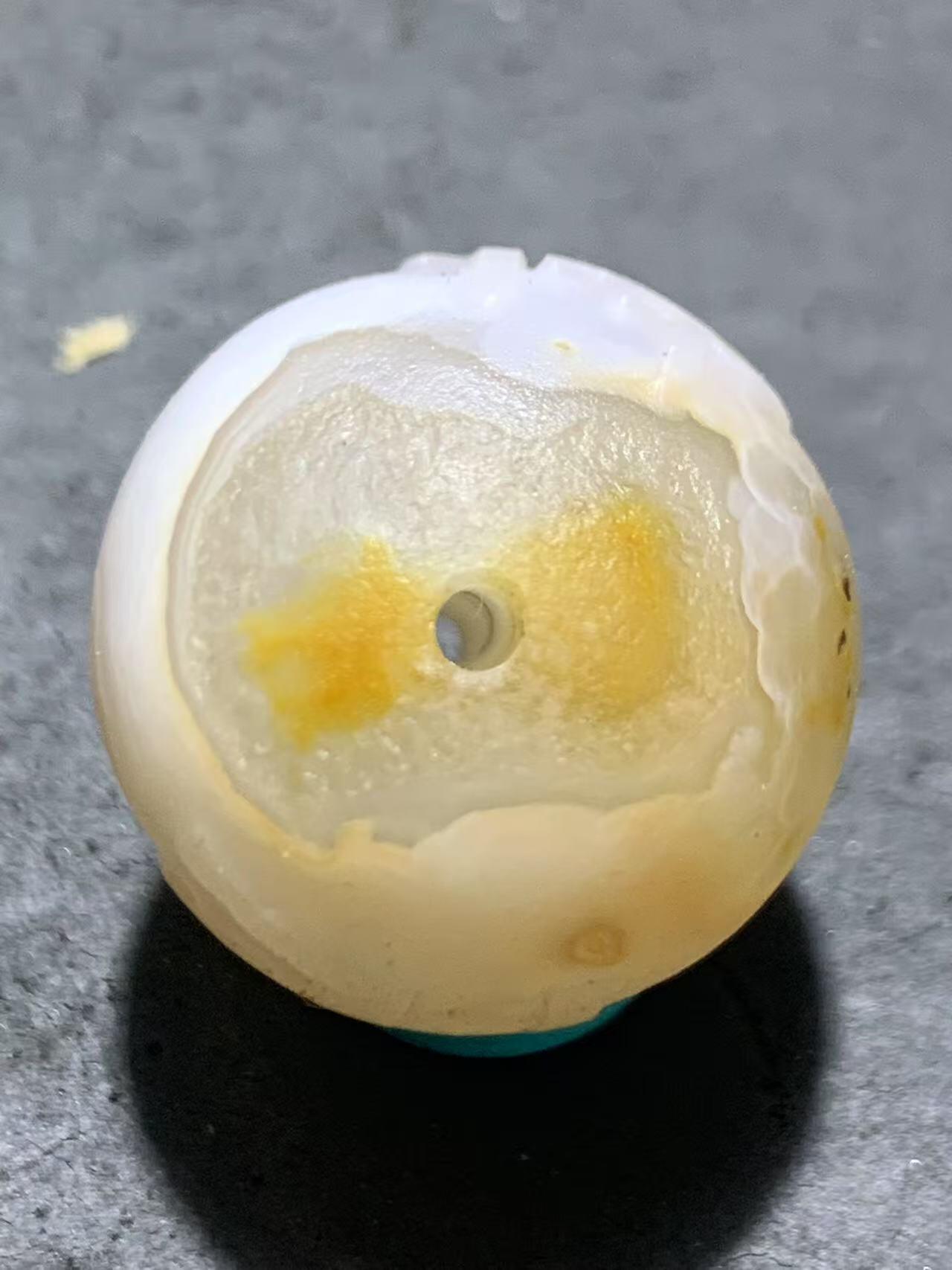 精美亚光冰飘战国红玛瑙手工雕刻佛字万字符珠一颗！