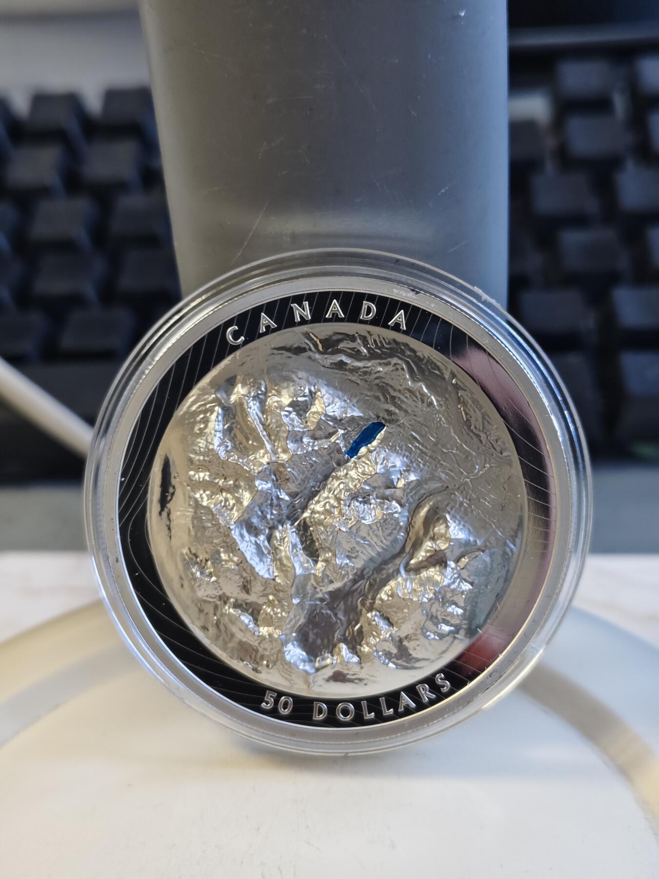 第168期拍卖【长期征集拍品】 加拿大2021年落基山脉明珠路易斯湖潮高浮雕银币，9999银，发行3000枚，边齿有氧化