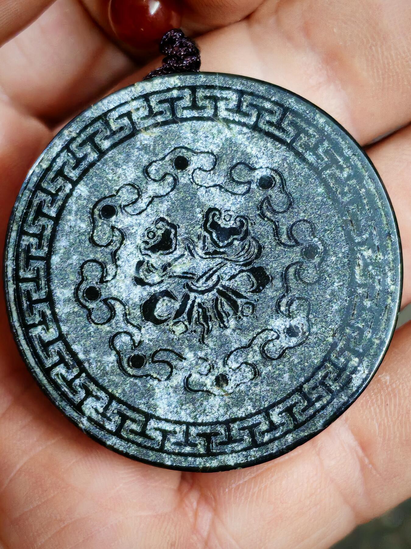 精品画面石中强磁墨玉日进斗金挂牌(28019)尺寸41*8mm重量30.6g