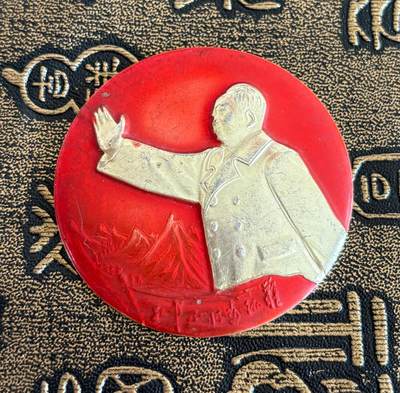 毛主席纪念章 - 毛主席纪念章挥手章5.1厘米