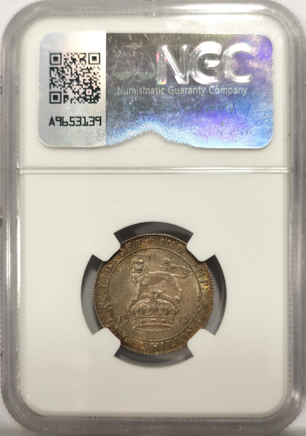 博洋堂德系小专场暨第132期（全场包邮） NGC MS63 英国1915年乔治五世一先令（高银版） 金黄色环彩包浆 狮子形象栩栩如生 麦稀奇首拍此品种的盒子币