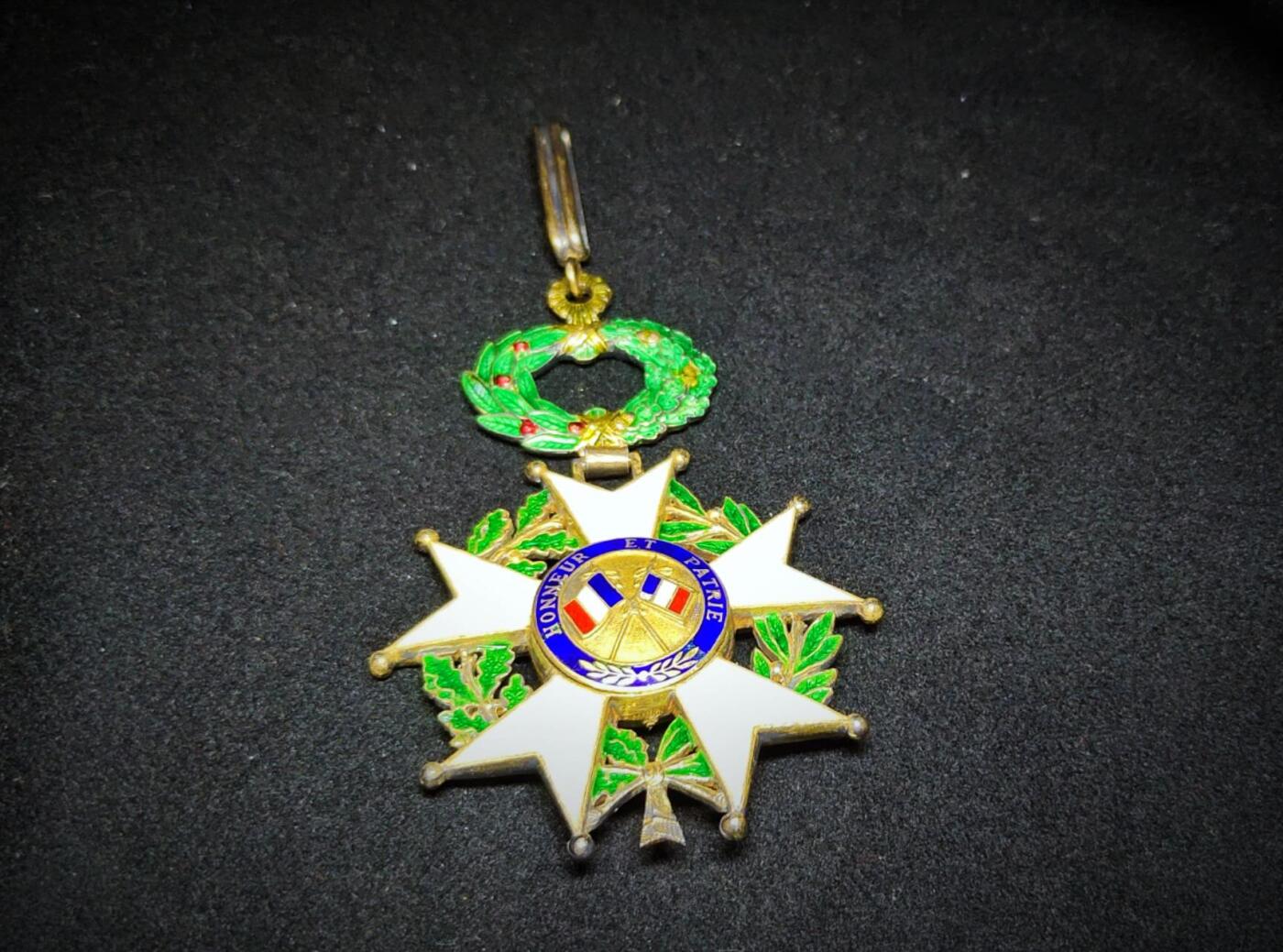 凯旋世界勋赏（第15期）（欢迎送拍）（对拍品有疑问请询问客服，不接受到手刀，出价默认拍品品相。请认真阅读拍卖规则！出价默认已认可！）（收到货请录制开箱视频，无视频概不处理问题。） 法国三共荣誉军团勋章银制打标