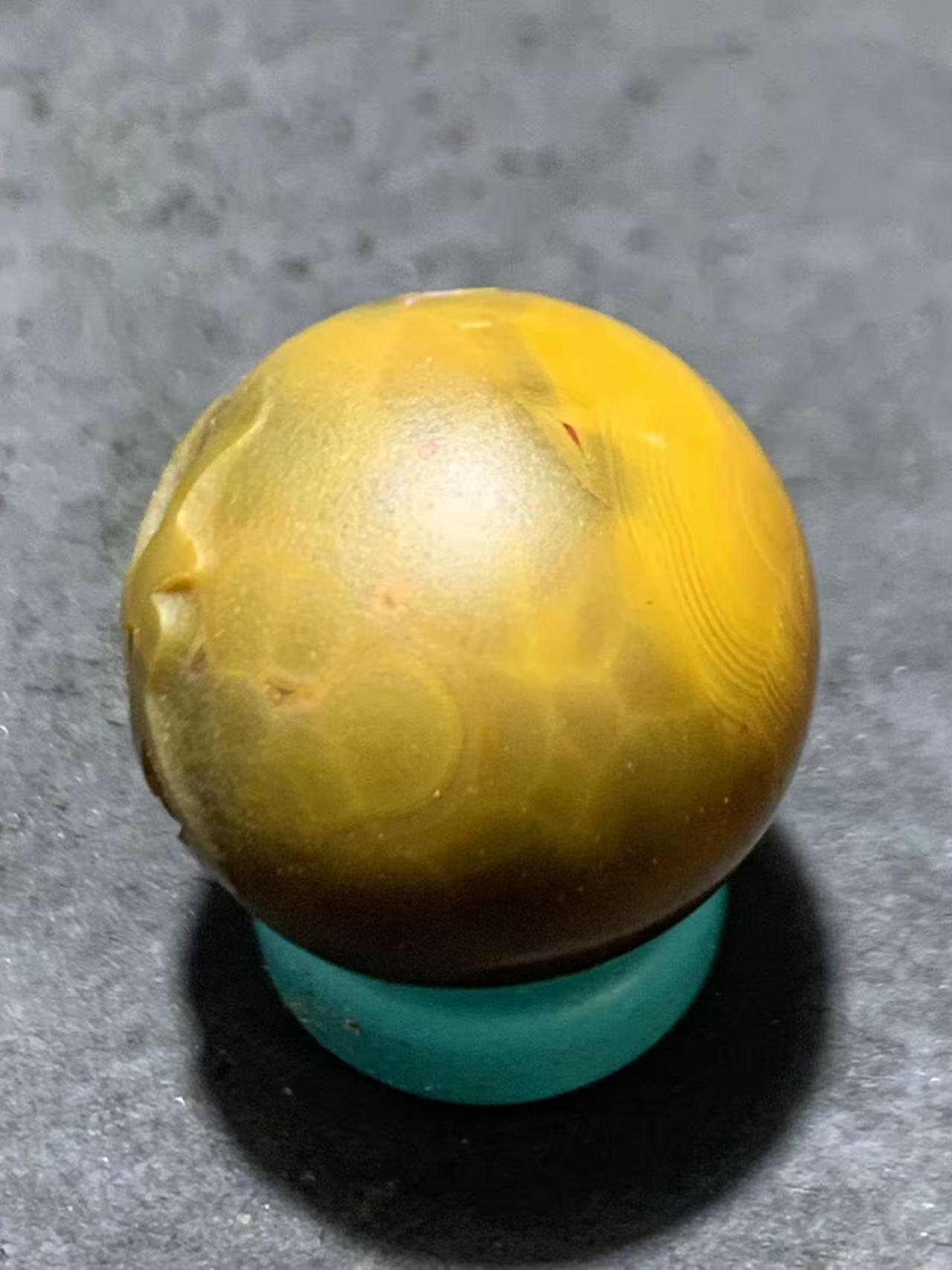 精美亚光风化纹战国红玛瑙手工雕刻财字珠一颗！