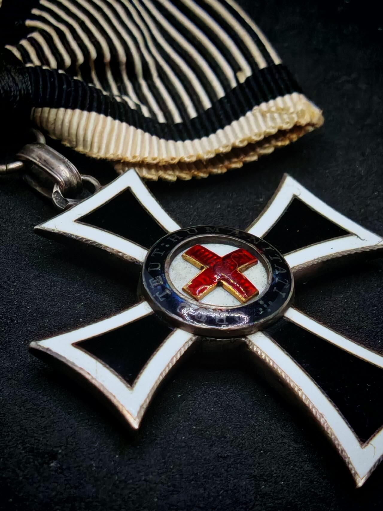 凯旋世界勋赏（第17期）（欢迎送拍）（对拍品有疑问请询问客服，不接受到手刀，出价默认拍品品相。请认真阅读拍卖规则！出价默认已认可！）（收到货请录制开箱视频，无视频概不处理问题。） 奥匈帝国条顿骑士团 骑士级 玛丽十字勋章 蝴蝶结绶带 银质 （奥匈800银狗头银标和罗特厂标）