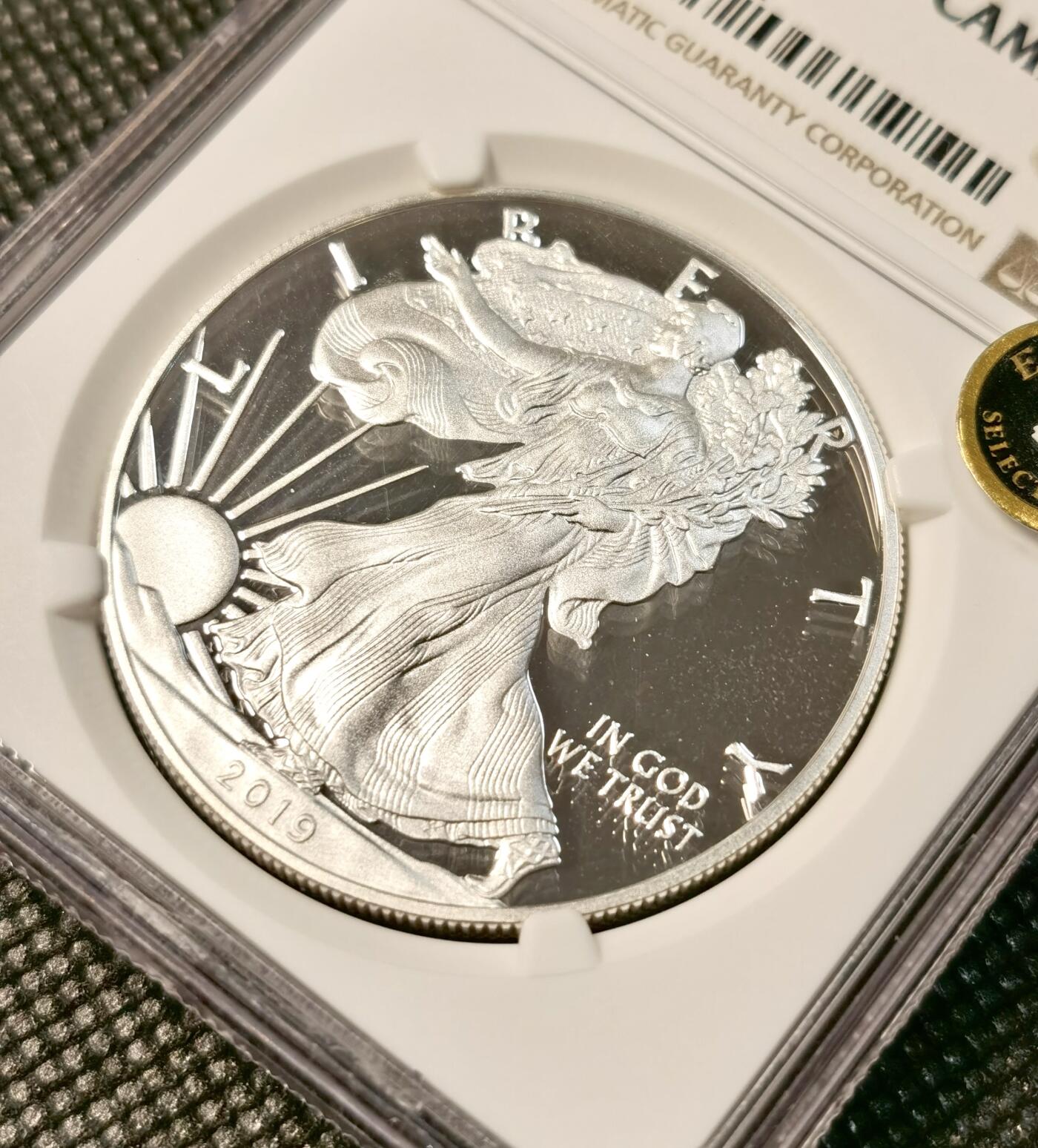 甄臻铺-世界币章拍卖（第26期），送拍享返佣金等优惠多多 NGC-PF70UC 美国2019-W 1美元美国鹰洋行走女神精制银币 W版西点厂打制 罕见满分精制版 带巅峰收藏贴纸