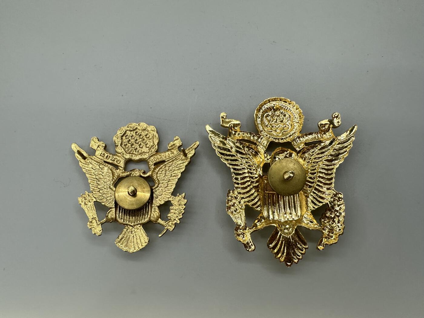 世界军品小玩意第一场 美军二战陆航最大号帽徽（末图左边为正常尺寸对比，非拍品）