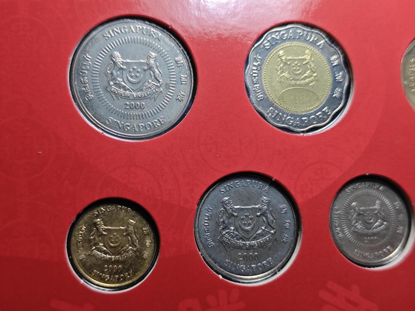 KK钱币收藏小铺 《批量/好品散币 套币 银币》专场 2月预留时间 周末发货  2000新加坡生肖龙主题套币 清年 含少见5新加坡元双色币
