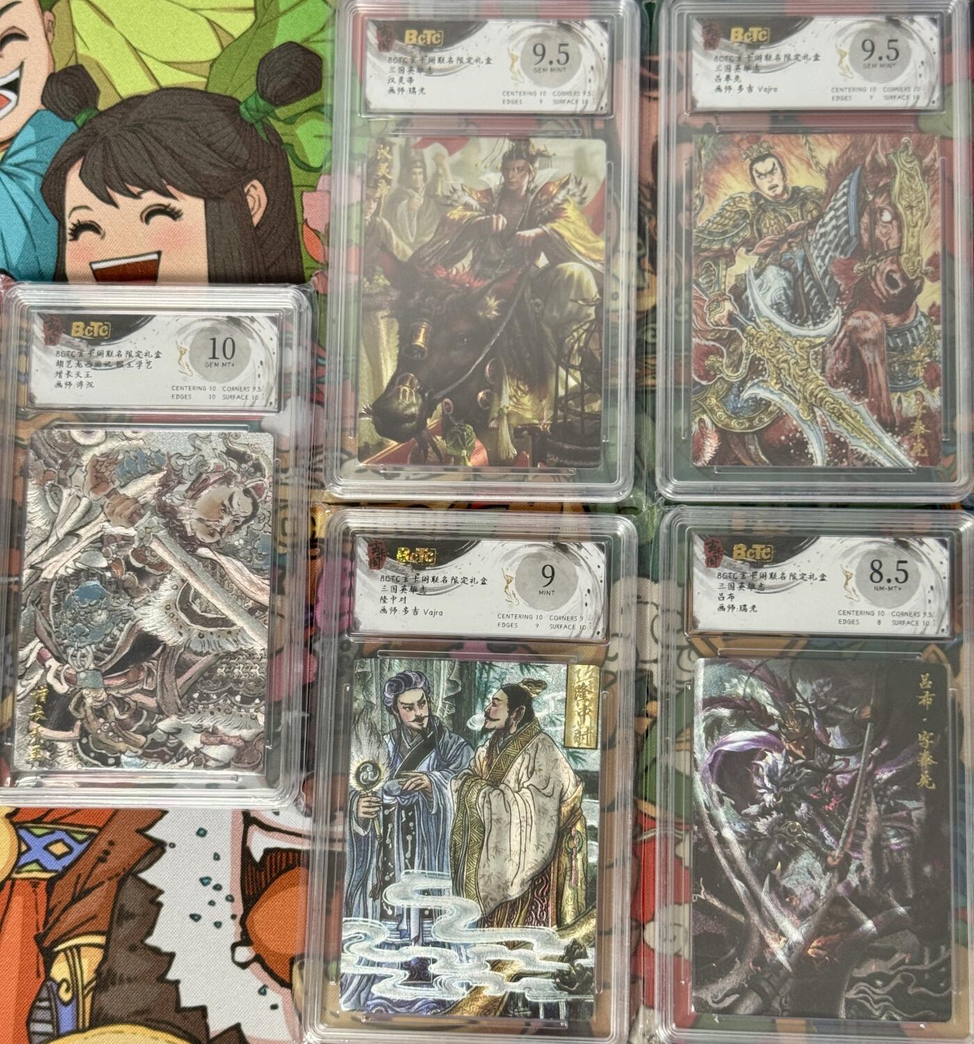 白泽拍卖卡牌手绘专场第21期（七月将残暑未收， 晚凉庭院独登楼） 2025 玄卡阁5张 三国英雄志 汉灵帝，吕布，吕奉先，隆中对，胡艺龙西游记 增长天王 粗闪 保粹评级 特标