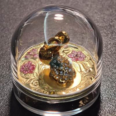【德藏】世界币章拍卖第139期（拍品征集中~欢迎藏友联系） - 2023年 中国"兔与花"幻彩3D立体镀金纪念章 立体感及幻彩效果十足 直径约：40mm，重约：42.8g