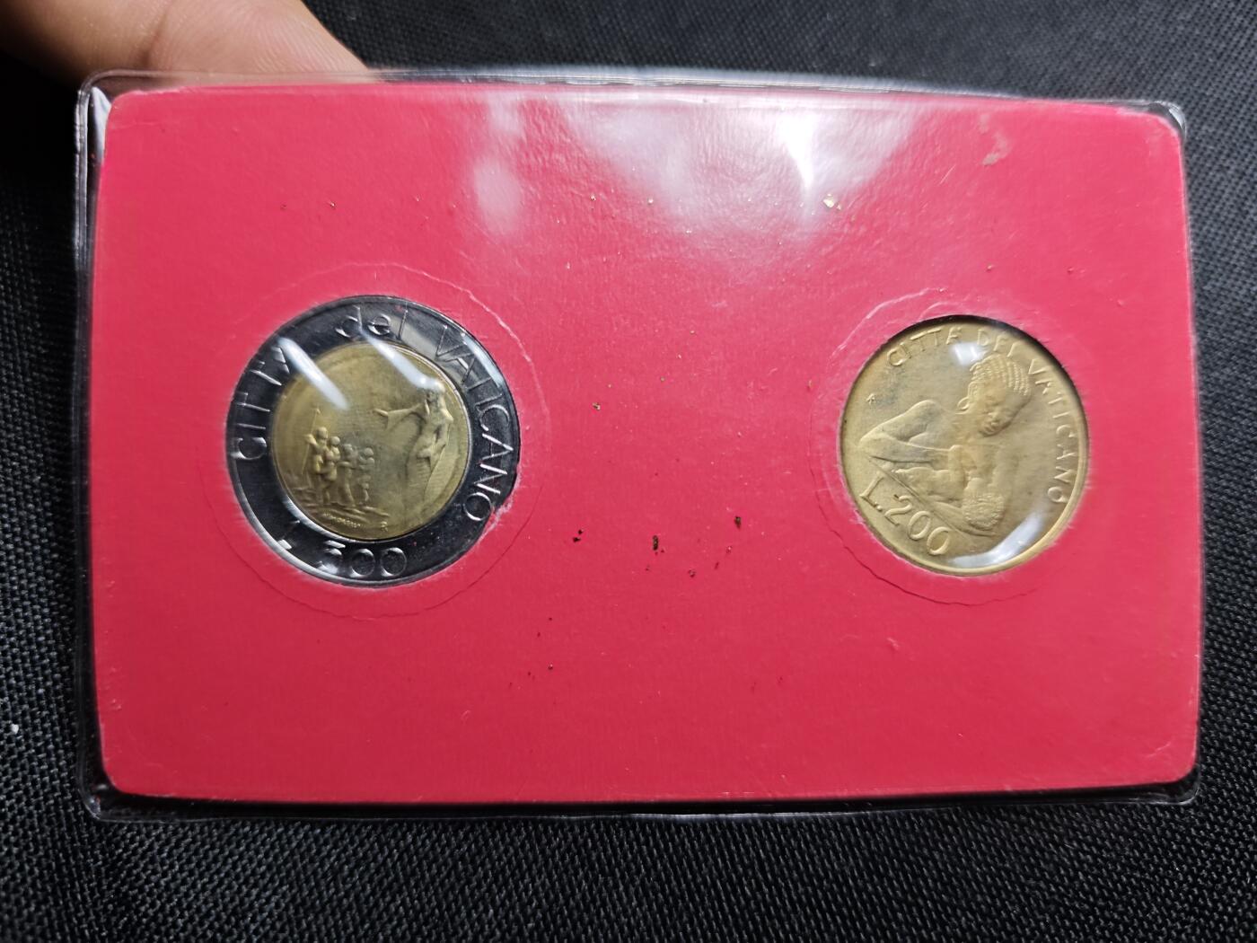 KK钱币收藏小铺 《批量/好品散币 套币 银币》专场 2月预留时间 周末发货  梵蒂冈卡册 含500里拉双色币 200里拉 好品