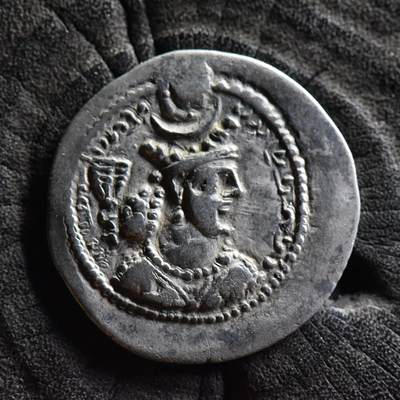 【良泉】【国庆精品场】10月2日晚19.30点开拍！ 222组，西方古代钱币、印章专场 - 【极美品】公元420-438年【波斯帝国】萨珊王朝，瓦赫兰五世，一德拉克马，4.02克