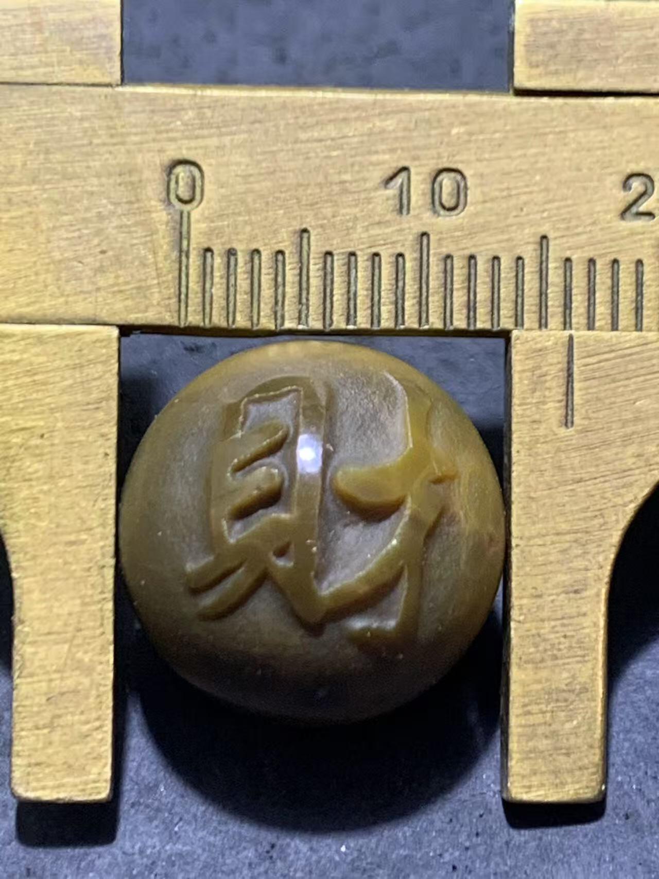 精美亚光风化纹战国红玛瑙手工雕刻财字珠一颗！