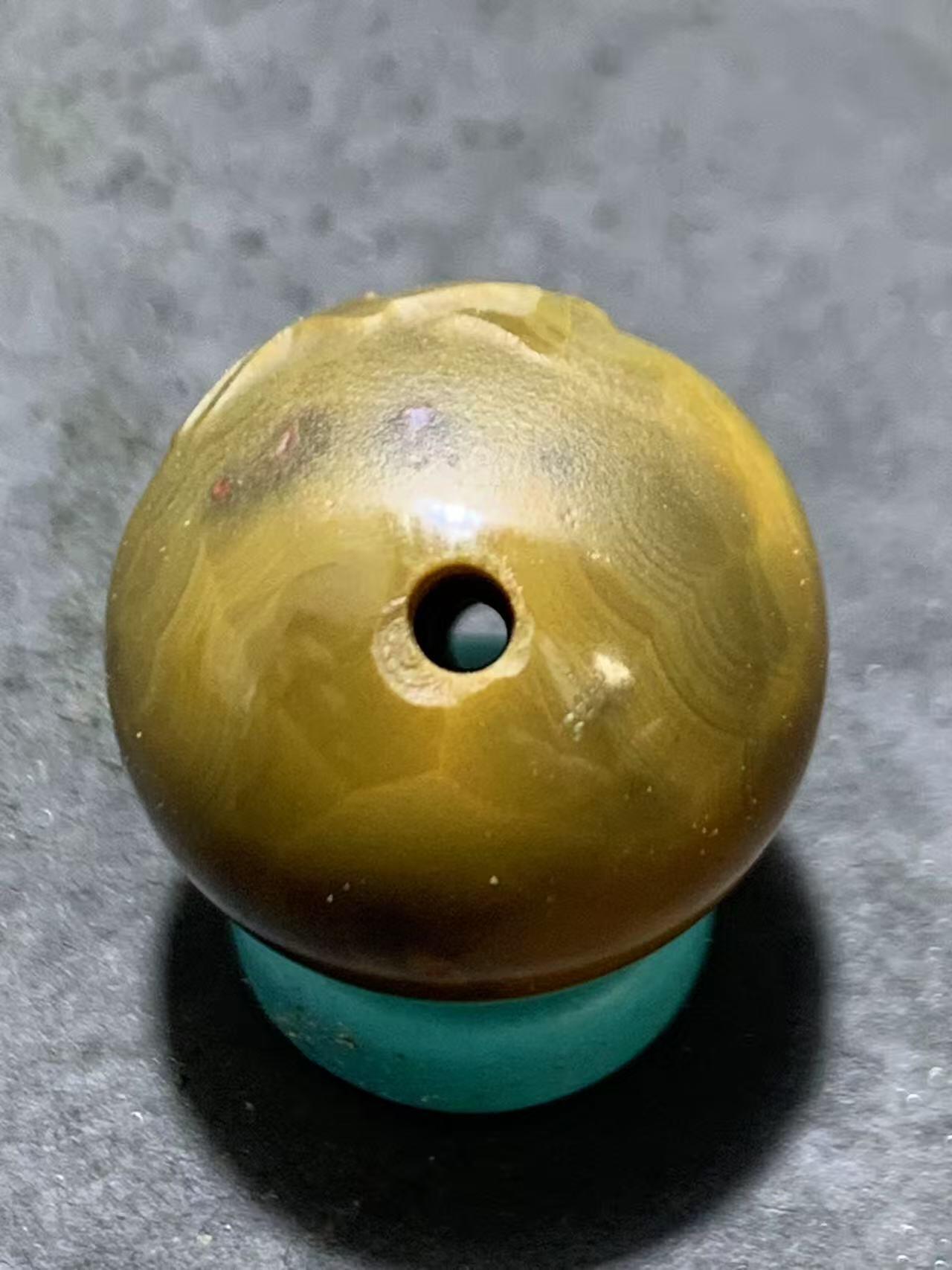 精美亚光风化纹战国红玛瑙手工雕刻财字珠一颗！