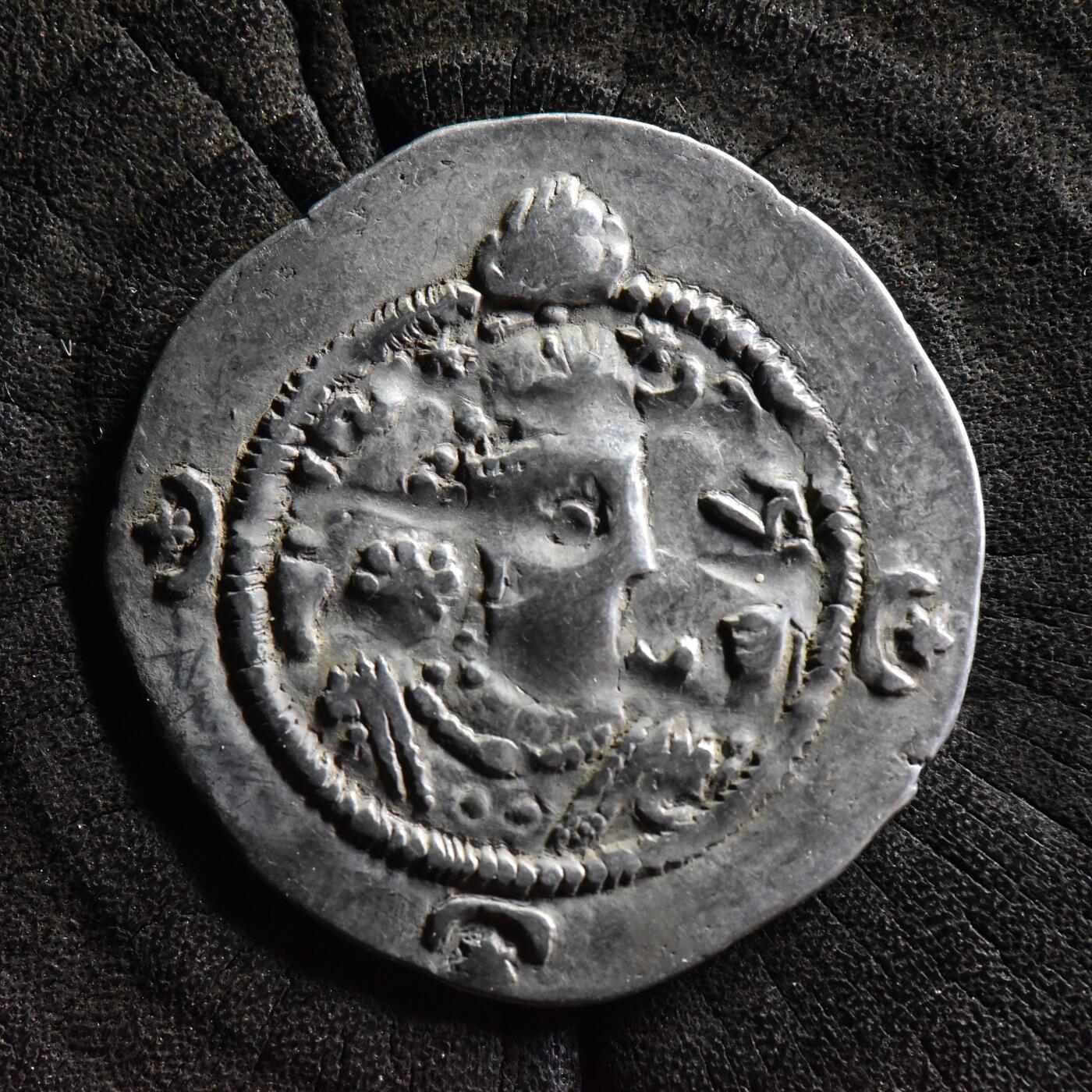 【良泉】【国庆精品场】10月2日晚19.30点开拍！ 222组，西方古代钱币、印章专场 【未清理 极美品】公元579-590年【萨珊帝国】霍米兹德四世，一德拉克马，3.95克