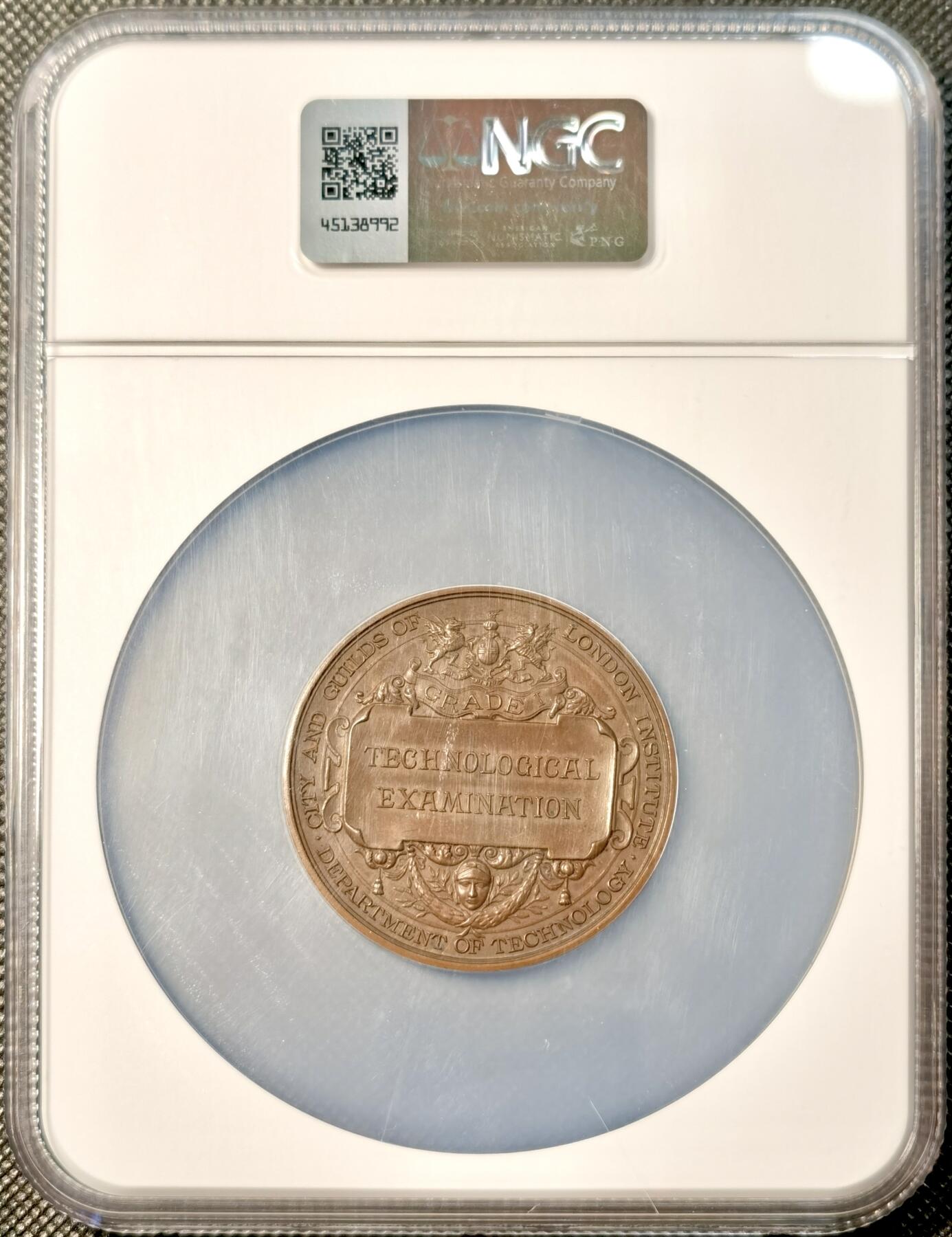  甄臻铺-世界币章拍卖（第26期），送拍享返佣金等优惠多多 NGC-MS64 1912年颁发的英国伦敦科技考试获奖铜章，正面刻有精美浮雕图案，环绕着