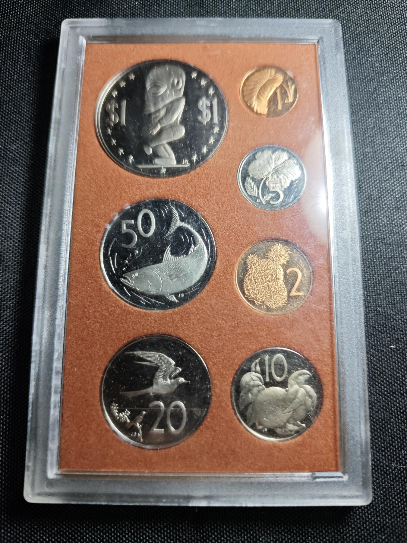 KK钱币收藏小铺 《批量/好品散币 套币 银币》专场 2月预留时间 周末发货  1974库克群岛大小面值清年一套 精制币！ 盒子花了，币好的