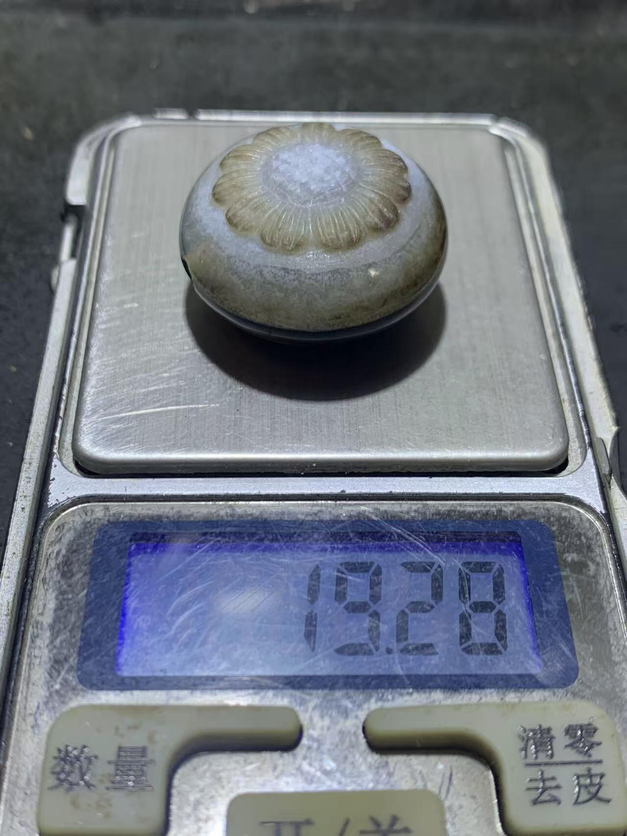 精品天眼纹药师玛瑙手工雕刻太阳花板珠（背云）一颗。