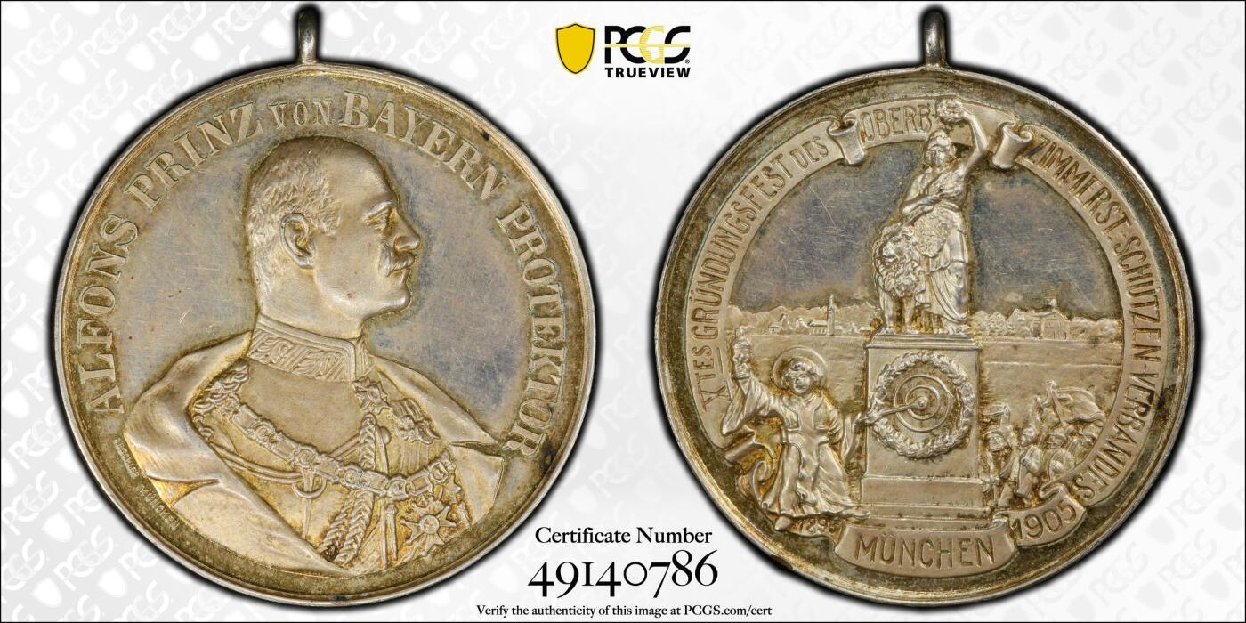  甄臻铺-世界币章拍卖（第26期），送拍享返佣金等优惠多多 PCGS-SP62 德国巴伐利亚帝国1905年颁发的纪念银章，正面刻有阿尔方斯王子头像，背面是1905年慕尼黑建立射击总会10周年庆典场景，环绕德文铭文，PCGS加厚盒。此枚纪念章由Peltzer公司制作，正面浮雕工艺精美，背面雕刻生动。正面是阿尔方斯王子戎装形象，背面是庆祝活动场景和城市风光
