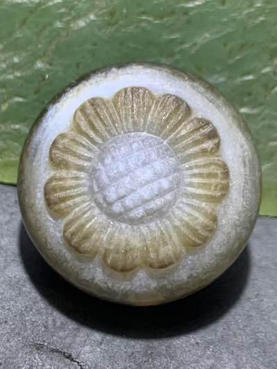精品天眼纹药师玛瑙手工雕刻太阳花板珠（背云）一颗。 - 精品天眼纹药师玛瑙手工雕刻太阳花板珠（背云）一颗。