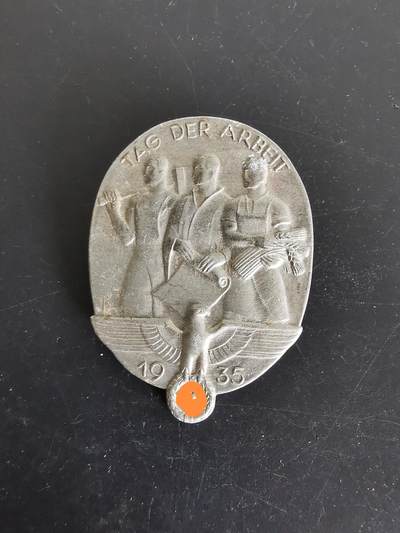 老王徽章第137期 - 德三1935五一劳动节证章