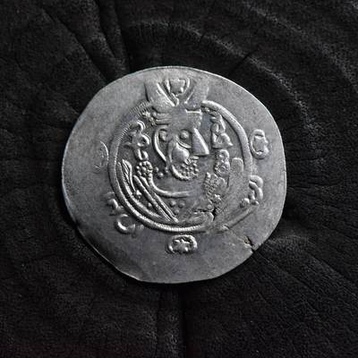 【良泉】【直播场】第三十五期，172组 银器、银饰、西方古代钱币专场，8月7日晚19.30点开拍！ - 【未流通 极美品】公元8世纪后期【古波斯】阿拉伯-萨珊，塔巴里斯坦总督币，匿名半德拉克马，1.88克