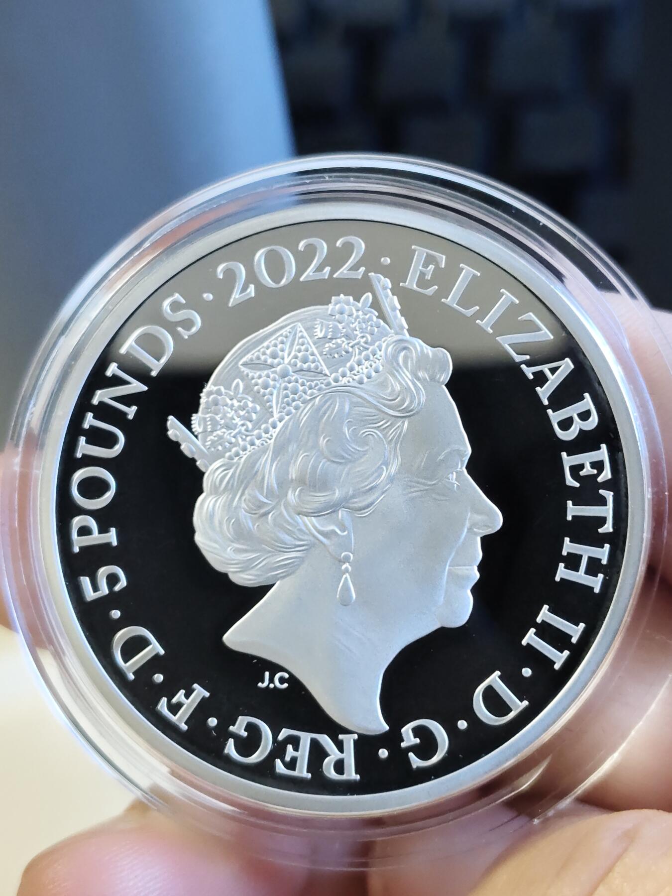 第168期拍卖【长期征集拍品】 英国2022年女王统治系列2慈善与资助加厚纪念银币，999银，56.56克，发行1500枚