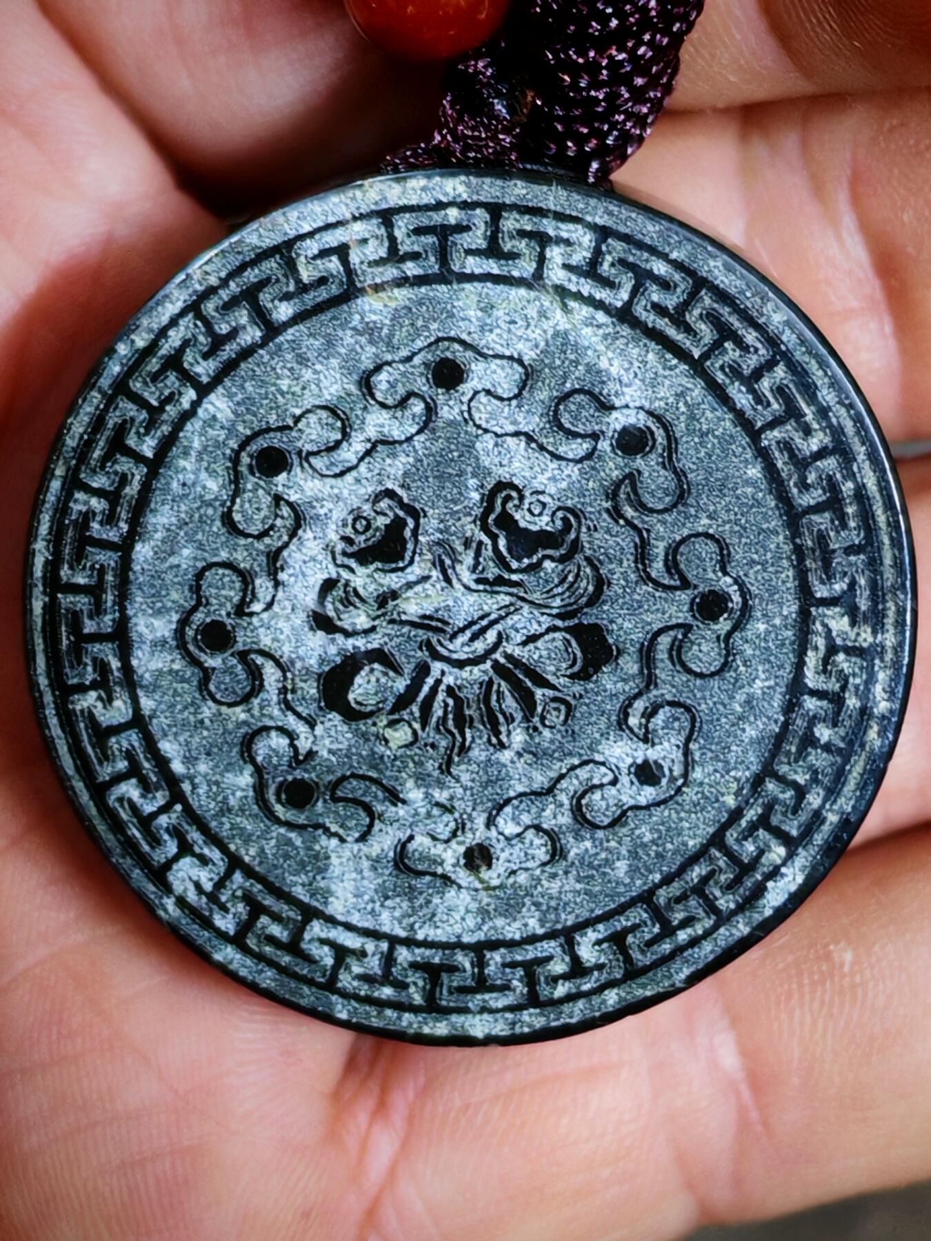 精品画面石中强磁墨玉日进斗金挂牌(28019)尺寸41*8mm重量30.6g