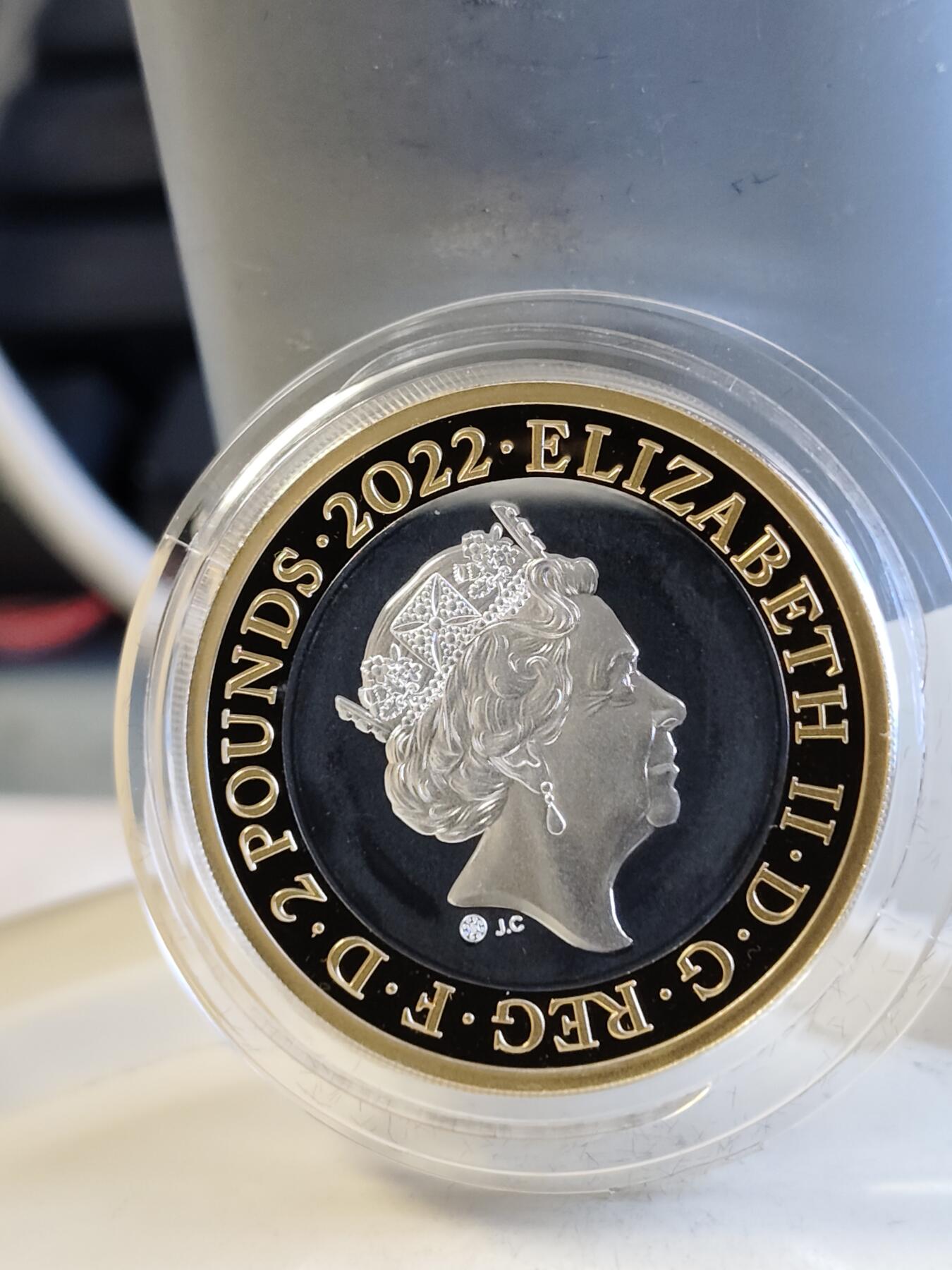 第168期拍卖【长期征集拍品】 英国2022年2镑双色币发行25周年双色镀金加厚银币，925银镀金，24克，发行1425枚，有氧化