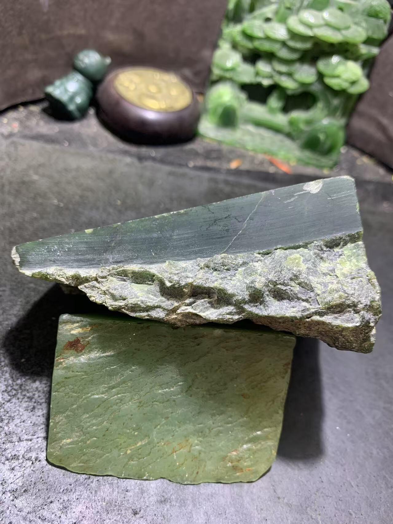 天然原皮和田玉碧玉原石一颗，