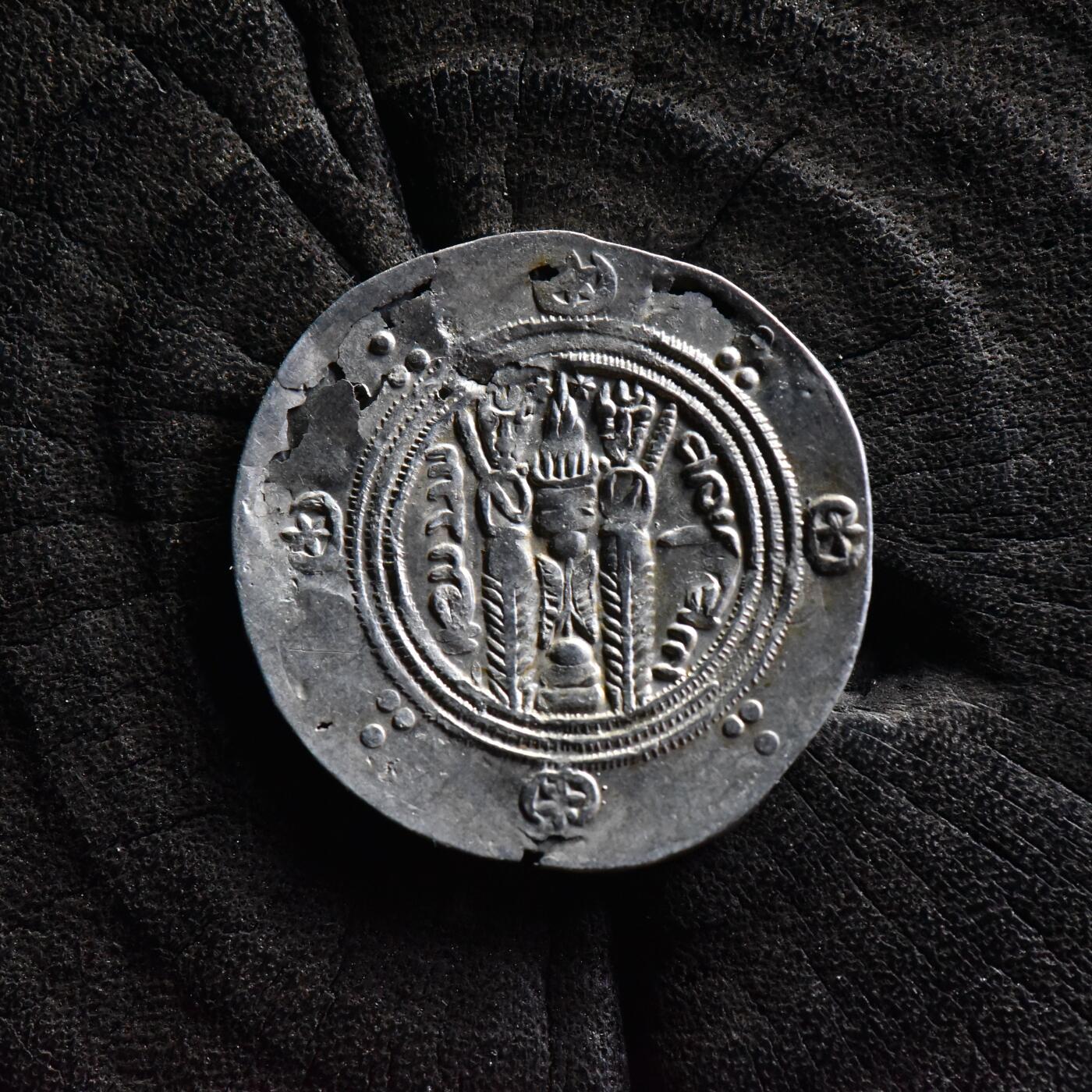 【良泉】【直播场】第三十五期，172组 银器、银饰、西方古代钱币专场，8月7日晚19.30点开拍！ 【罕见！夹心币】公元8世纪后期【古波斯】阿拉伯-萨珊，塔巴里斯坦总督币，匿名半德拉克马，当时造币厂官方模具伪造的假币，0.77克