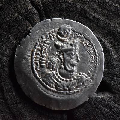 【良泉】第37期【直播场】9月4日晚19.30点开拍！ 160组，西方古代钱币、丝路金银铜件专场 - 公元420-438年【波斯帝国】萨珊王朝，瓦赫兰五世，一德拉克马，4.17克