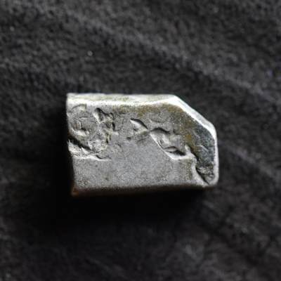 【良泉】第36期【直播场】8月21日晚19.30点开拍！173组，西方古代钱币、杂项专场 - 公元前3世纪【古印度】孔雀王朝， 1卡夏帕银币，3.33克