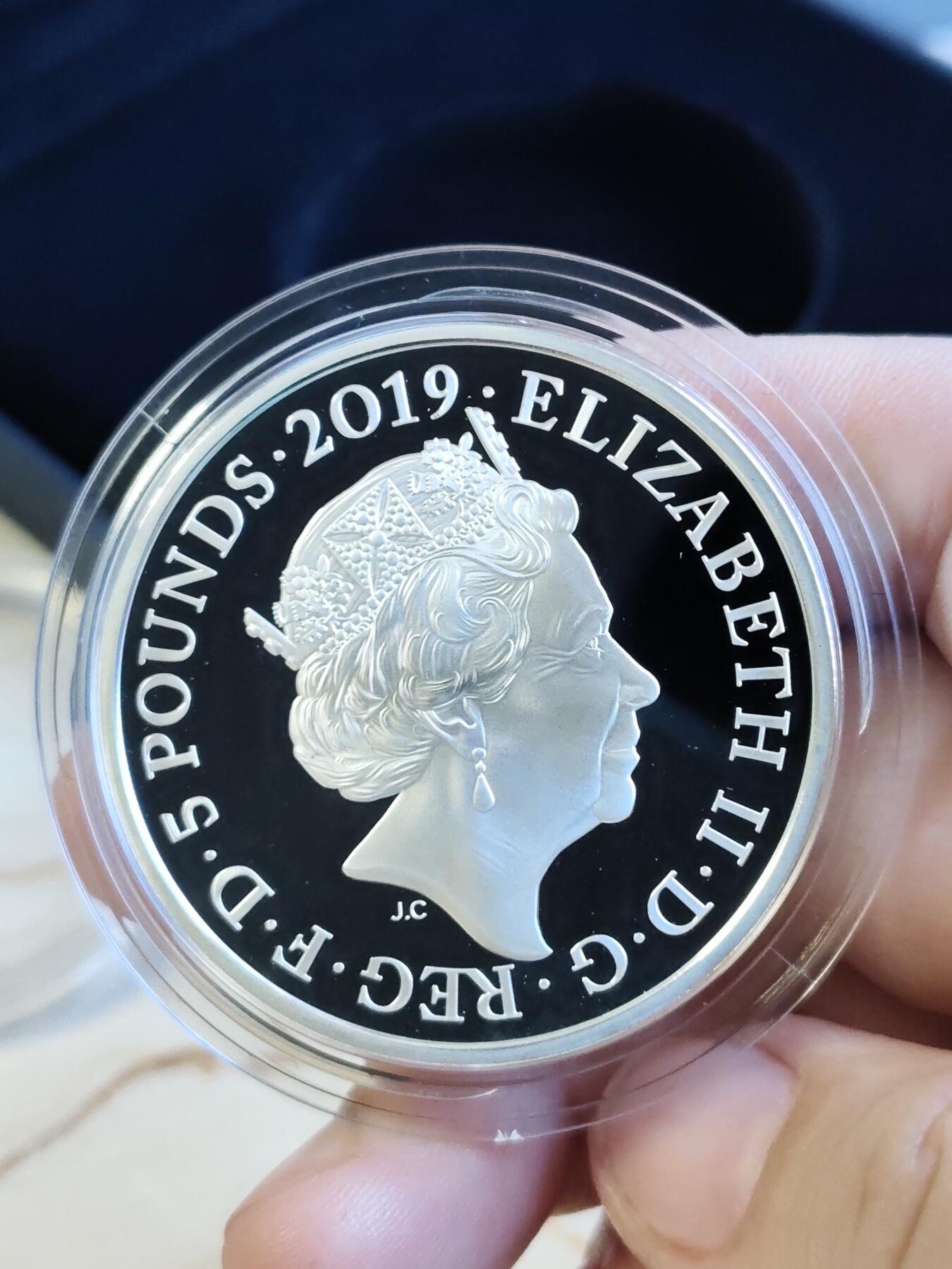 第168期拍卖【长期征集拍品】 英国2019年维多利亚女王诞辰200周年5英镑银币，925银，28.28克，发行7500枚